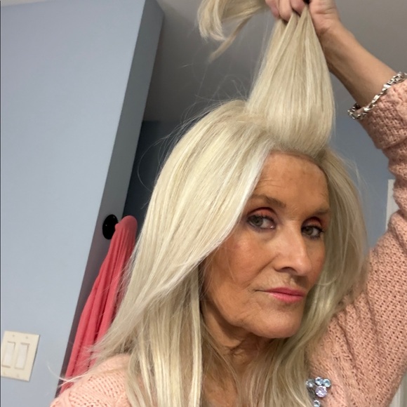 Raquel Welch Sheer Luxury Wig Lace hand tied left part. It has the LuxLite cap, - Picture 3 of 14